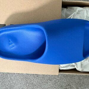 Yeezy Slides 'Azure'